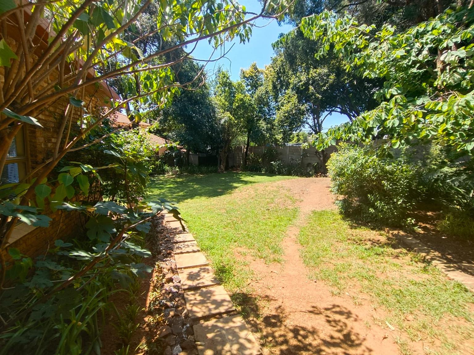 Newly furbished, spacious room in Rockridge Commune, Monument Park for rent. Junk Mail