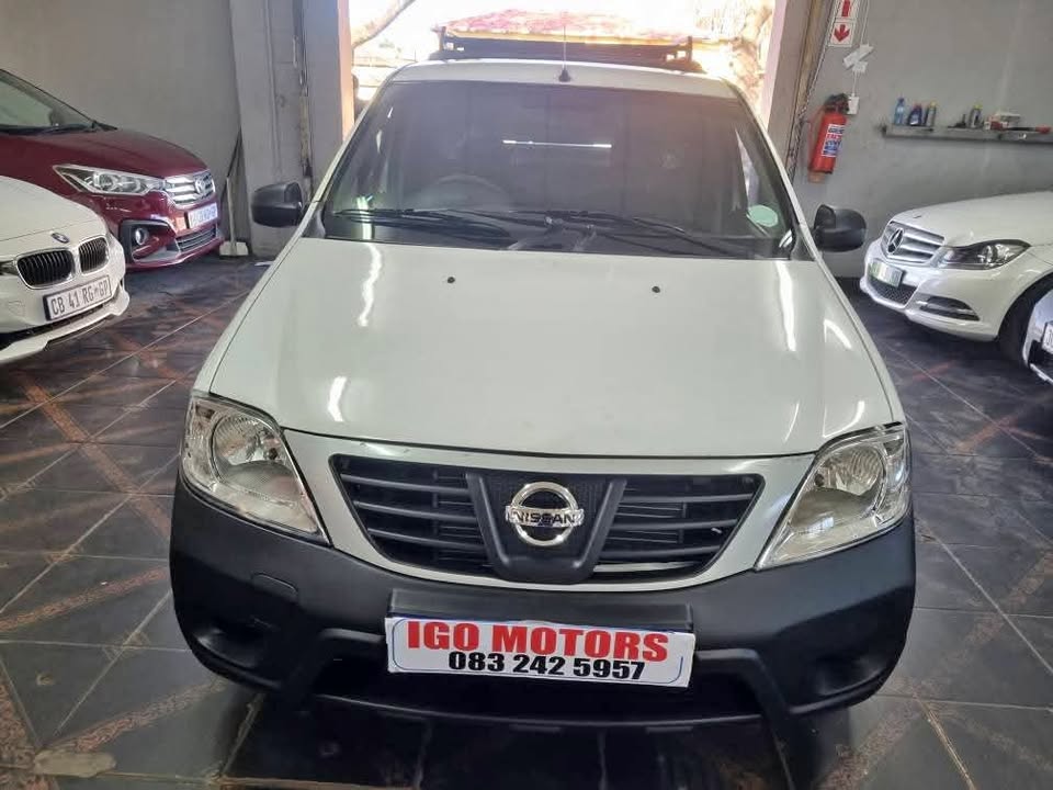 2016 Nissan Np200 1.6Manual 91000km  Mechanically Perfect with Canopy, Clothes Seat interior,