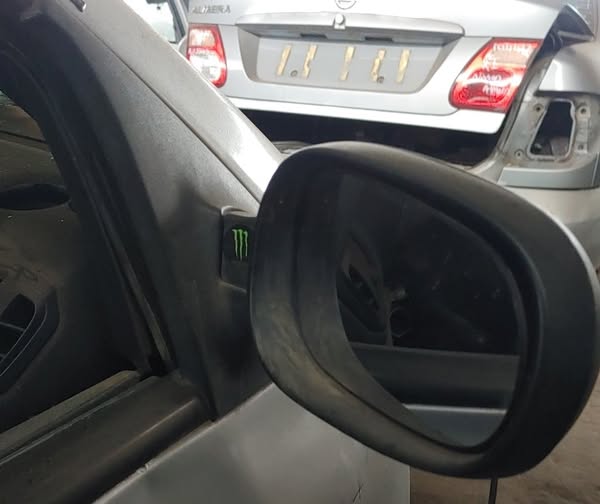 RENAULT CLIO2 RIGHT SIDE MIRROR - Private Seller RENAULT CLIO2 RIGHT SIDE MIRROR - Private Seller