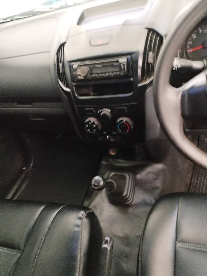 2021 ISUZU KB250 DMAX SINGLE CAB CANOPY MANUAL