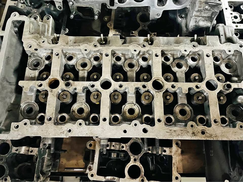 BMW X3 F25 2.0 DIESEL ENGINE HEAD N47D20C - Private Seller
