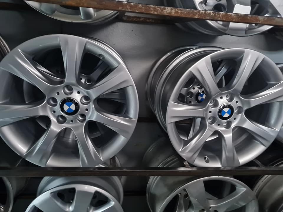 Bmw mags size 18 narrow and wide