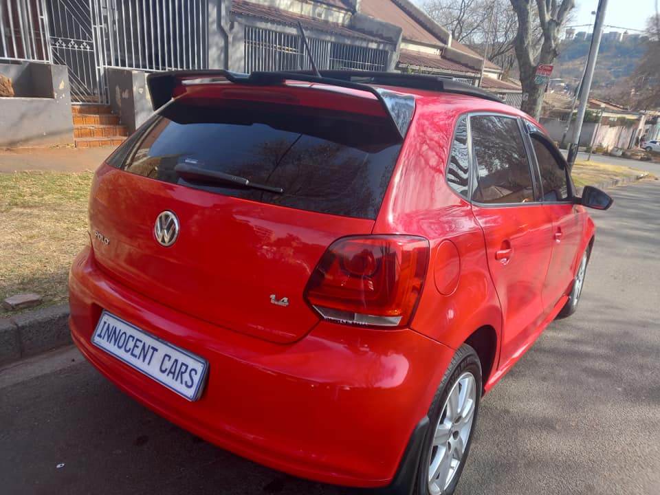 2013 VW POLO 6 HATCHBACK 1.4 ENGINE PETROL, MANUAL SUNROOF, RED COLOR, 68000KM
