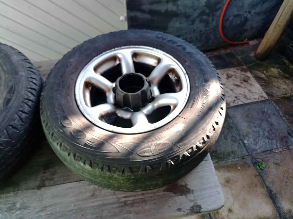 15inch original Isuzu megs - Private Seller 15inch original Isuzu megs - Private Seller