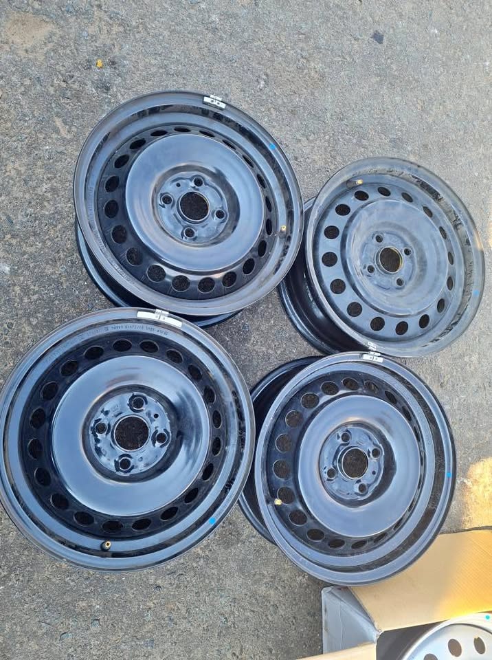 Suzuki Bareno original stardard steal rims size 15 - Private Seller Suzuki Bareno original stardard steal rims size 15 - Private Seller