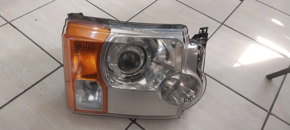 LAND ROVER DISCOVERY / LR HEADLIGHT RHS - Private Seller