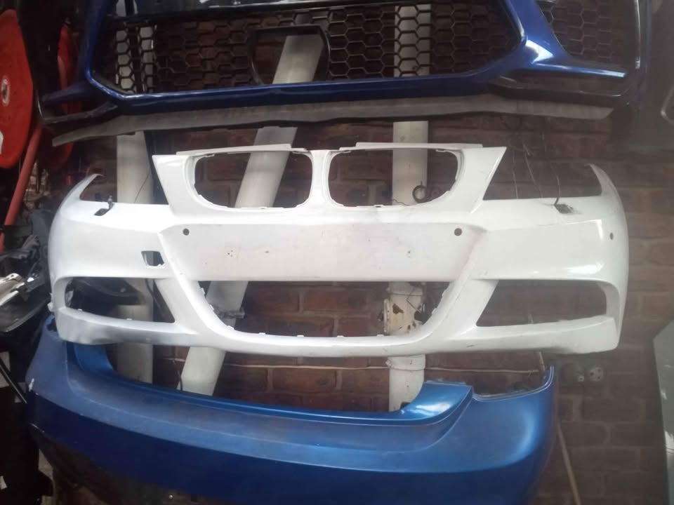 BMW E90 front bumper facelift