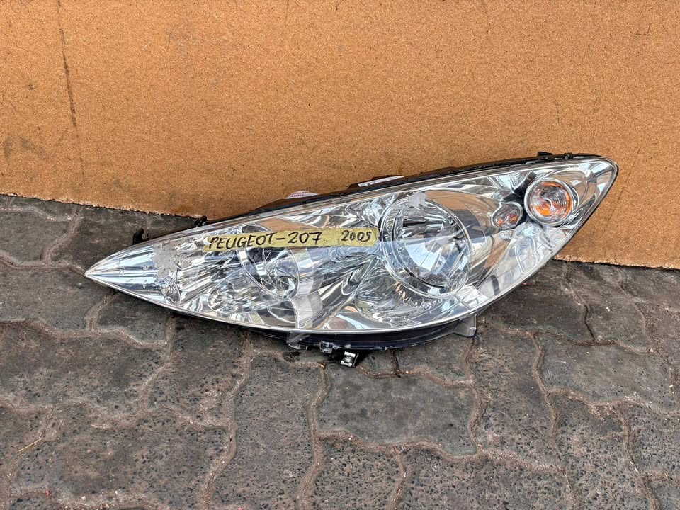 2005 Peugeot 207 Headlights - Private Seller 2005 Peugeot 207 Headlights - Private Seller