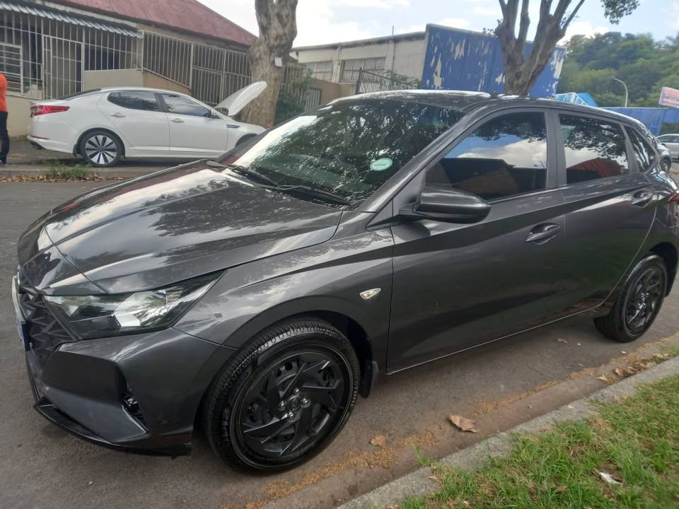 2023 Hyundai i20 Hatchback Grey, 1.2 Petrol, Manual Transmission,  29000kms,