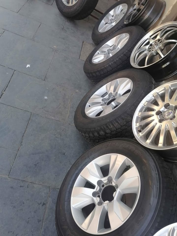 Toyota Hilux 17 Gd6(WITH USED TYRES) - Private Seller Toyota Hilux 17 Gd6(WITH USED TYRES) - Private Seller