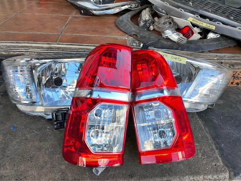Toyota Hilux D4D headlights and taillights - Private Seller Toyota Hilux D4D headlights and taillights - Private Seller
