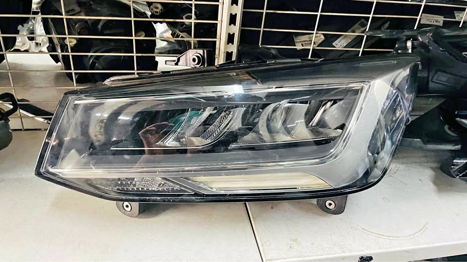 Audi Q2 headlight - Private Seller Audi Q2 headlight - Private Seller