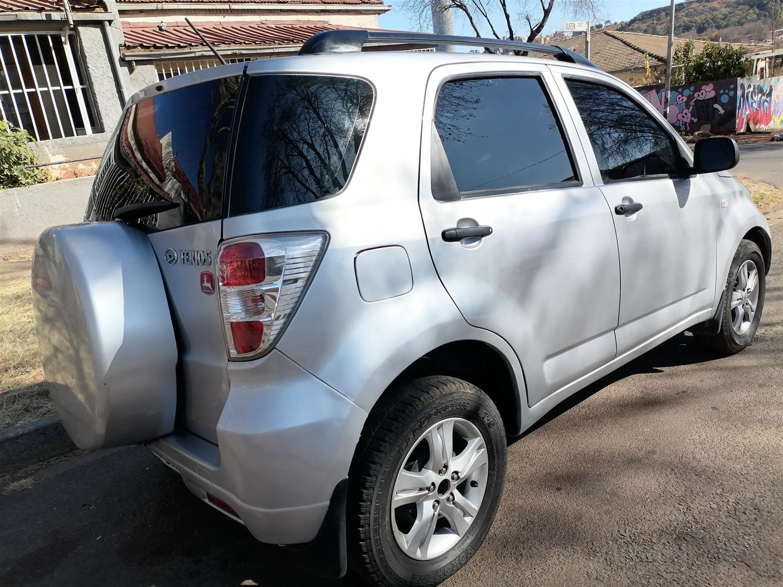 2010 DAIHATSU TERIOS 1.5 MANUAL TRANSMISSION IN EXCELLENT CONDITION