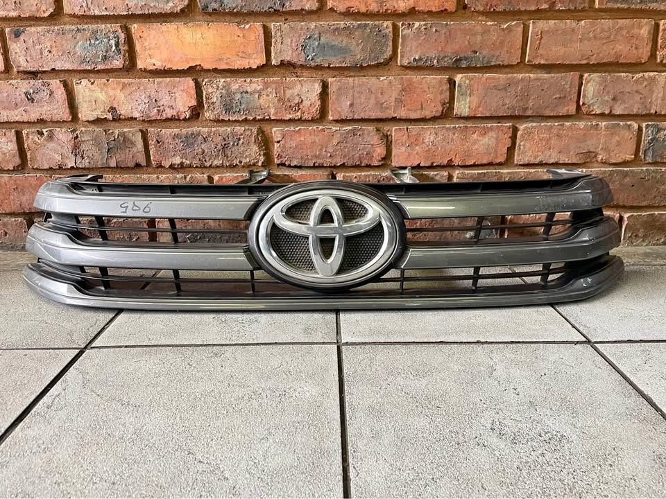 Toyota hulix GD main grill
