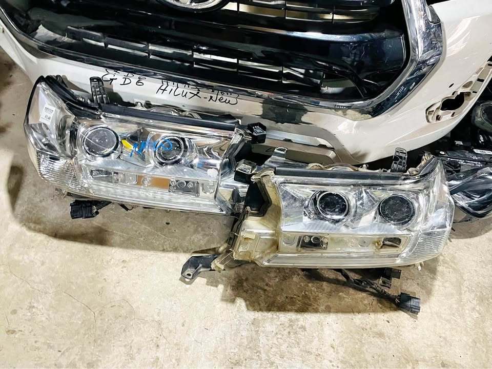 Toyota LandCruiser Prado 200 series headlights - Private Seller Toyota LandCruiser Prado 200 series headlights - Private Seller
