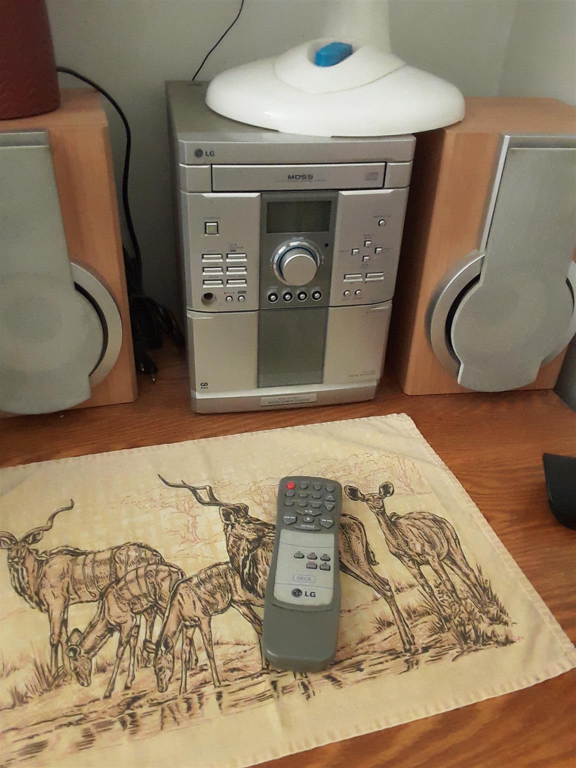 Hi Fi Radio with 2 speakers Hi Fi Radio with 2 speakers