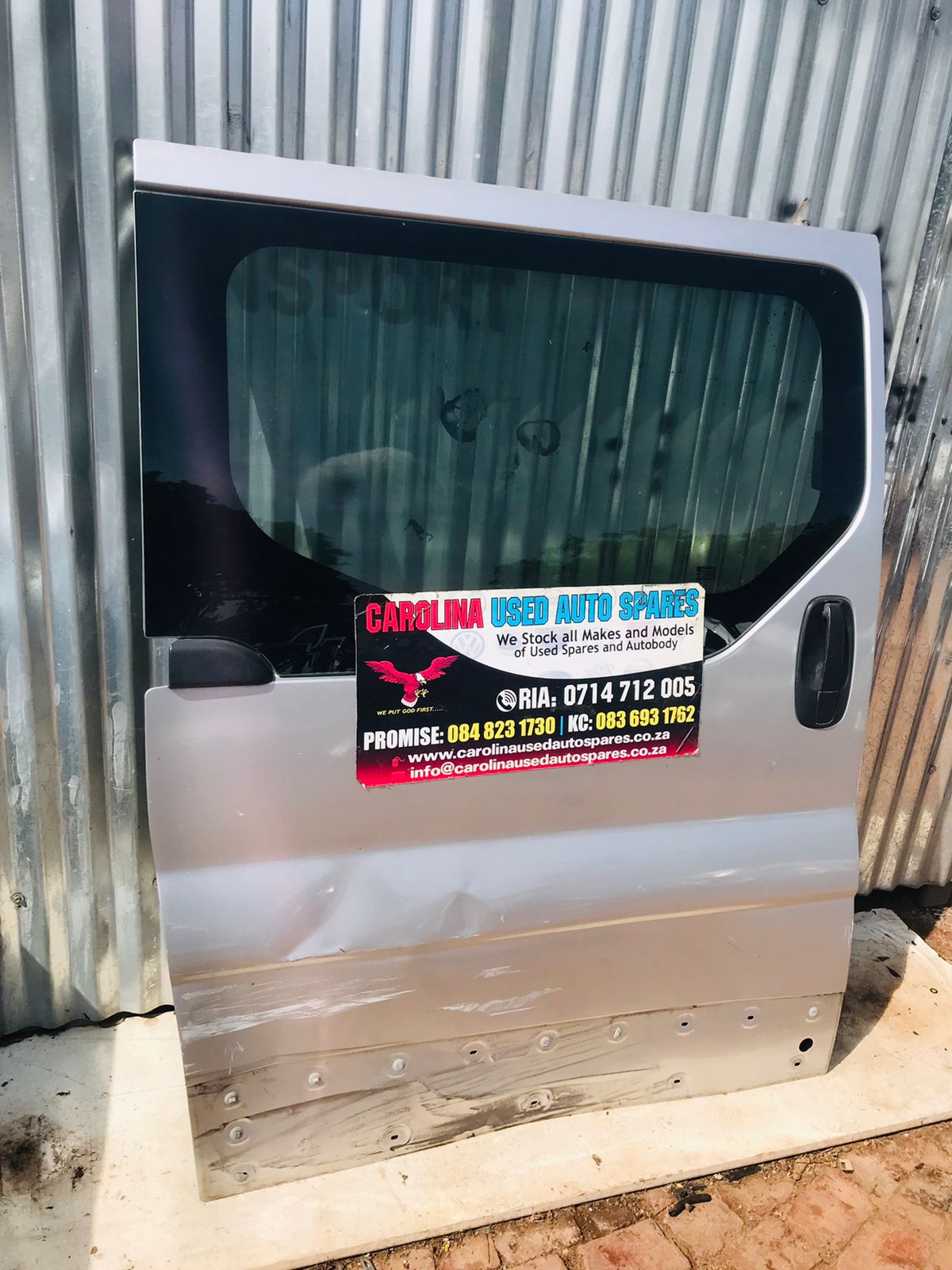 Renault Trafic/ Vivaro right side sliding door with glass - Private Seller Renault Trafic/ Vivaro right side sliding door with glass - Private Seller