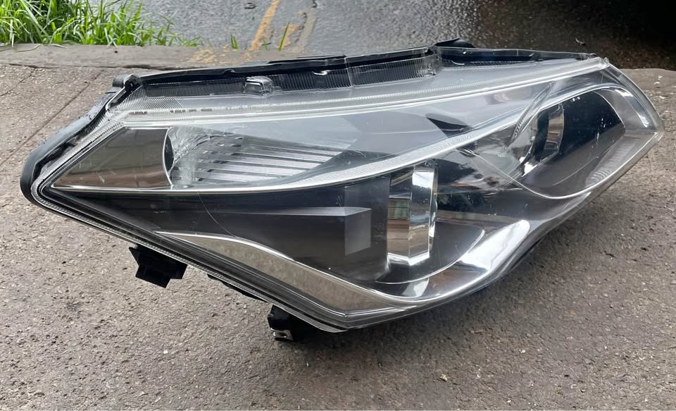Suzuki Ciaz 2022 Headlight Rightside Call or Dm - Private Seller Suzuki Ciaz 2022 Headlight Rightside Call or Dm - Private Seller