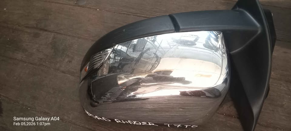 Ford ranger T7 side mirror left side - Private Seller