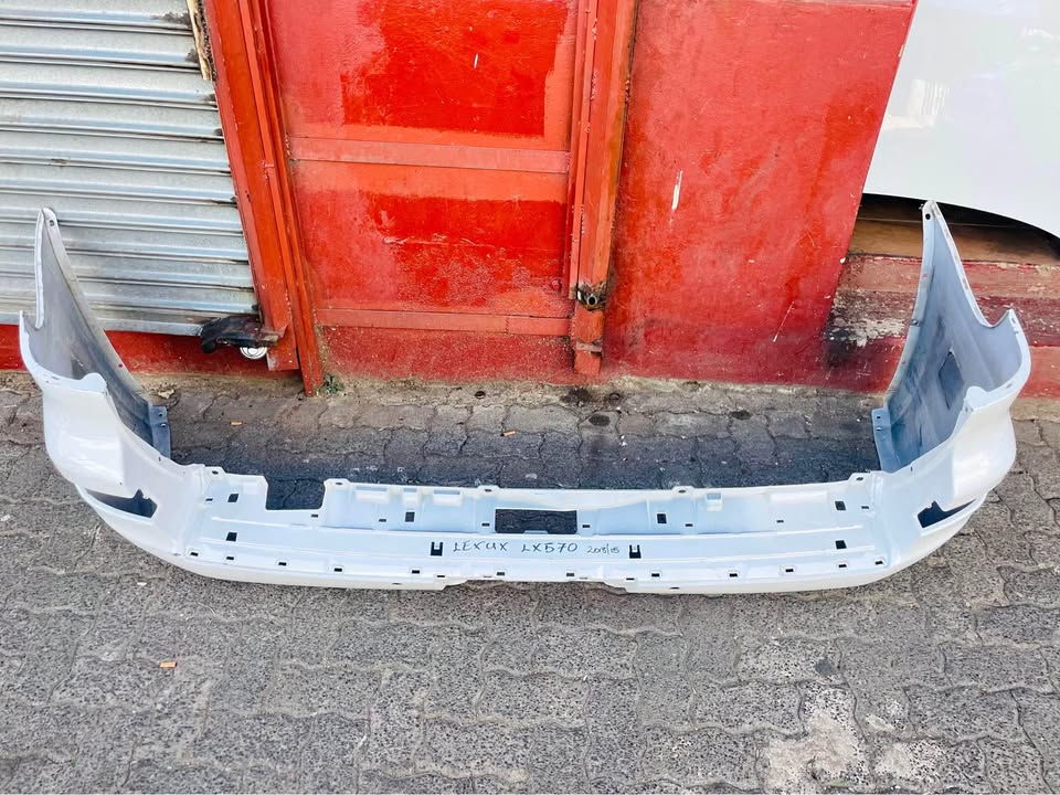 LEXUS LX570 BACK BUMPER 2013/15 - Private Seller LEXUS LX570 BACK BUMPER 2013/15 - Private Seller