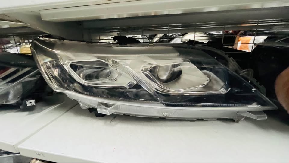 Mitsubishi Eclipse Cross headlight - Private Seller Mitsubishi Eclipse Cross headlight - Private Seller