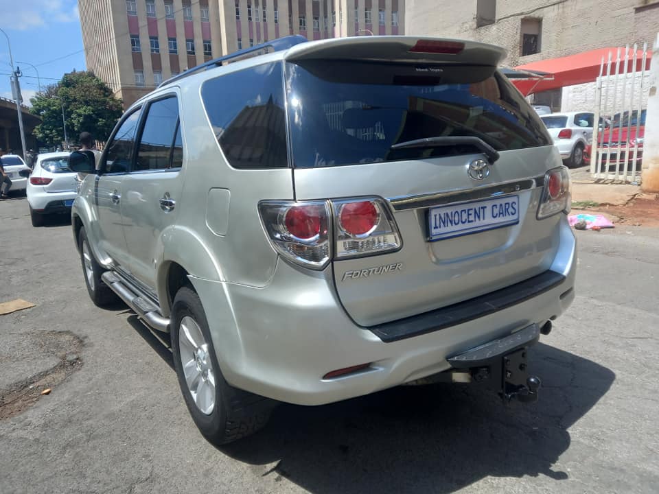 2011 TOYOTA FORTUNER 3.0 ENGINE 4X4 MANUAL, DIESEL, CODE 2, LEATHERSEAT, SILVER COLOUR