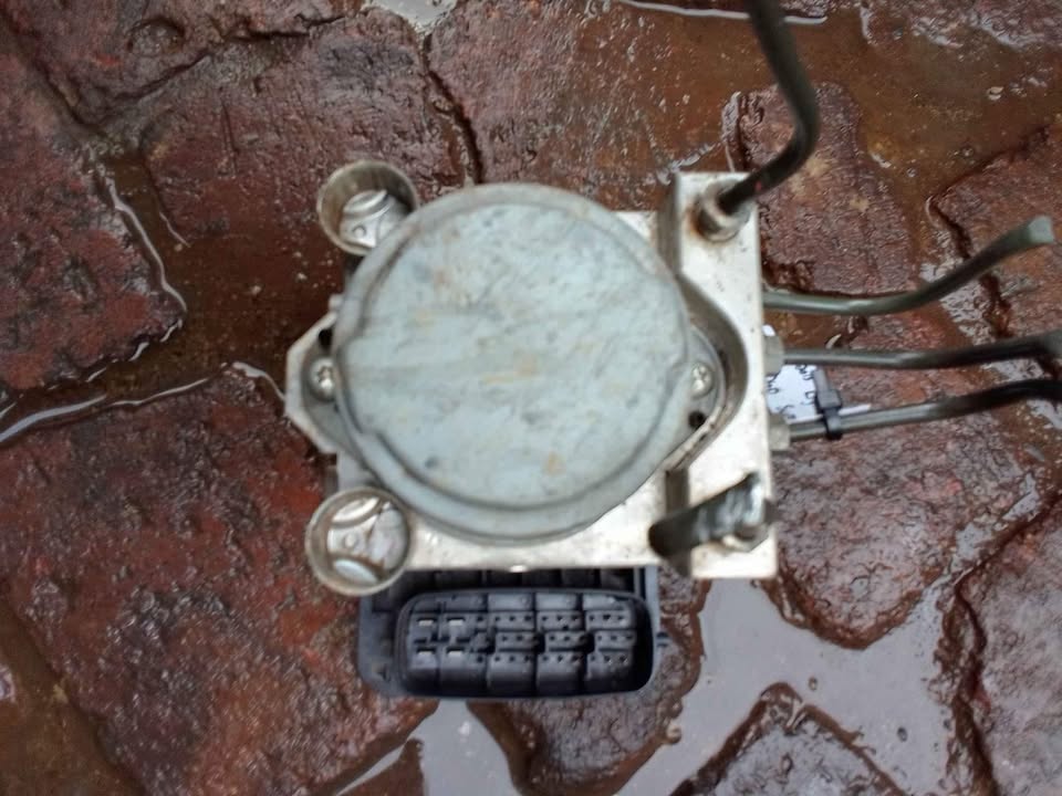 2015 Toyota Hilux D4D super cab ABS pump - Private Seller 2015 Toyota Hilux D4D super cab ABS pump - Private Seller