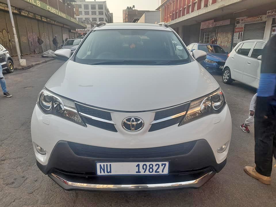 2015 TOYOTA RAV4 2.0 AUTOMATIC VX 4X4 SUNROOF LEATHER SEATS AVAILABLE