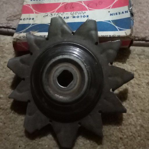 Datsun, alternator fan