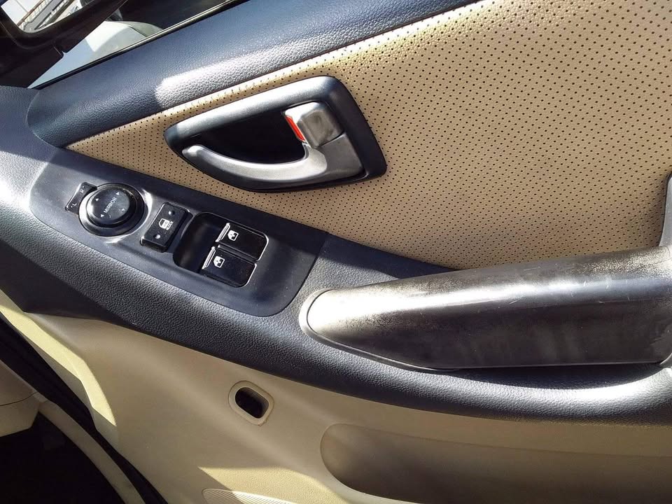 2010 Hyundai H-1 9-seater automatic 2010