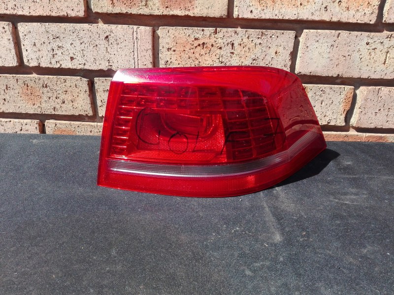 Volkswagen Golf 7 Right Taillight - Private Seller Volkswagen Golf 7 Right Taillight - Private Seller
