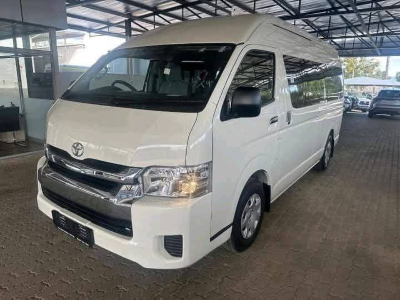 Toyota Quantum 2.5D 4D GL 14 seater bus