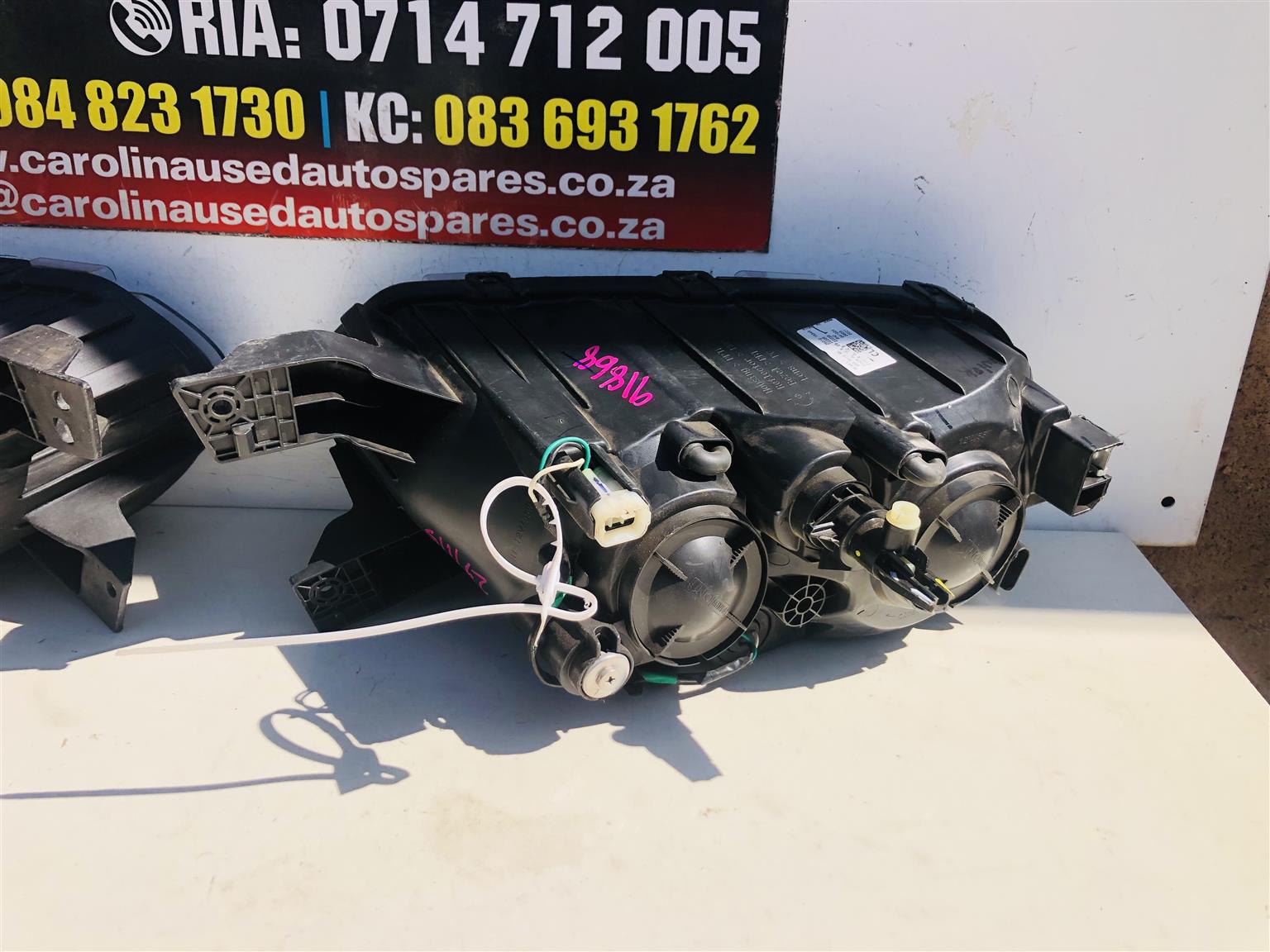 Renault Kwid left and right headlight (standard) (2020) - Private Seller