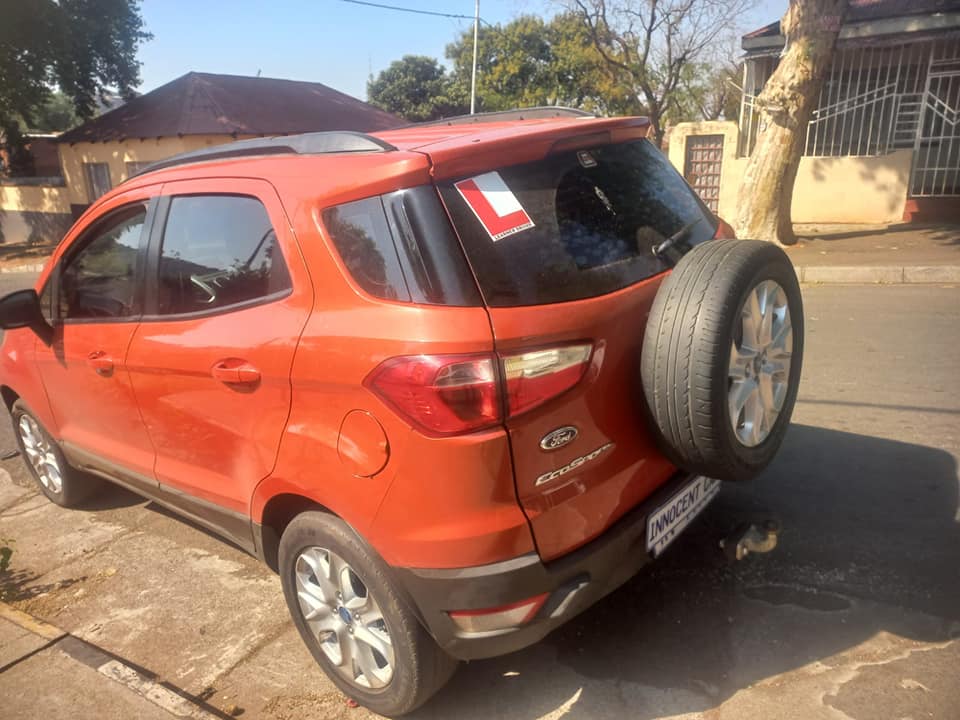 2013 FORD ECOSPORT 1.0 PETROL, MANUAL, ORANGE COLOR, MILEAGE 145000KMS