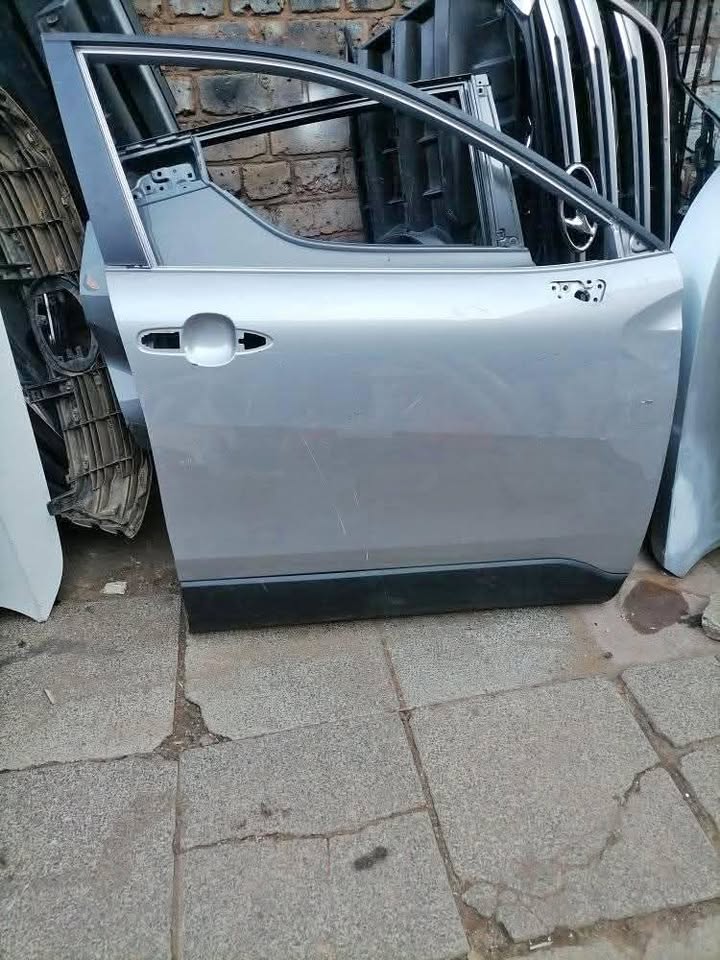 Toyota RAV 4 Front Door Right Side New Shape - Private Seller Toyota RAV 4 Front Door Right Side New Shape - Private Seller