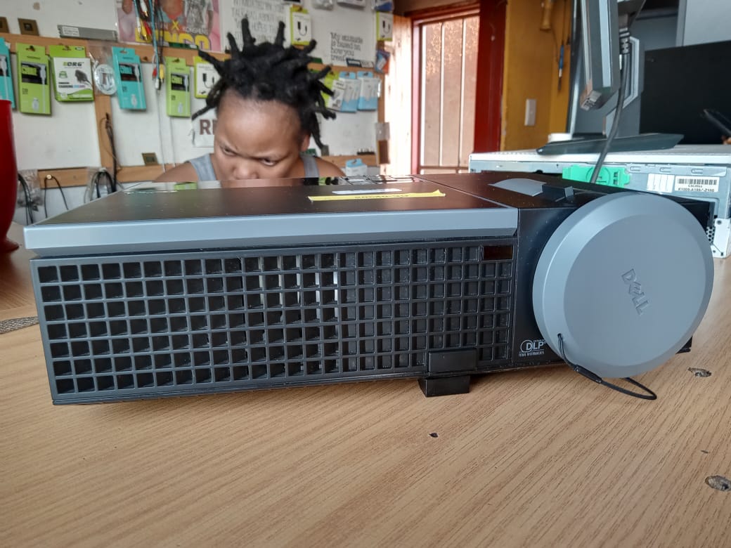 Dell 1610HD Standard Series HD Ready (1280 x 800) Projector