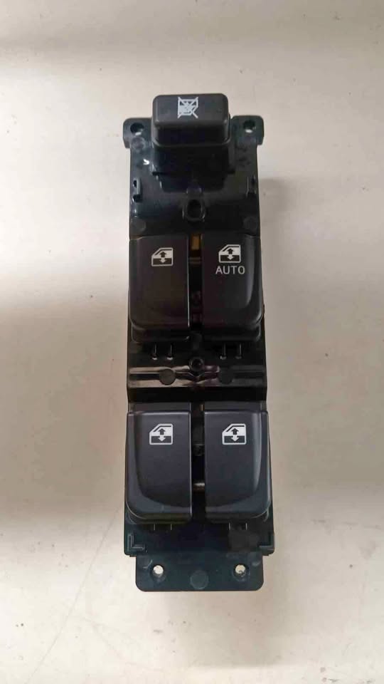 Hyundai i20 2012 main window switch - Private Seller Hyundai i20 2012 main window switch - Private Seller