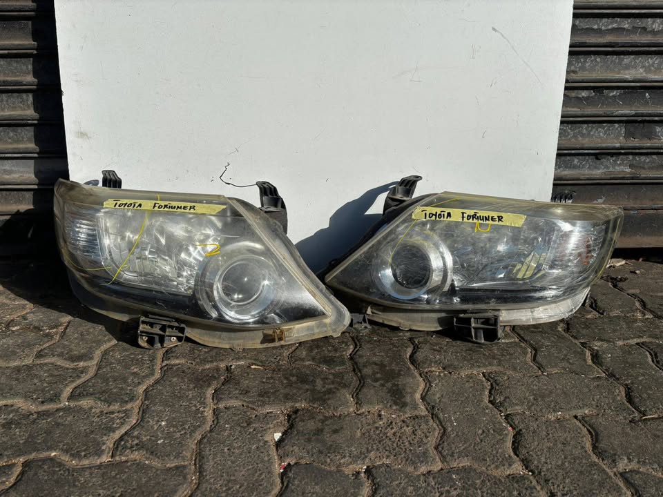 Toyota Fortuner Headlight Pair - Private Seller Toyota Fortuner Headlight Pair - Private Seller