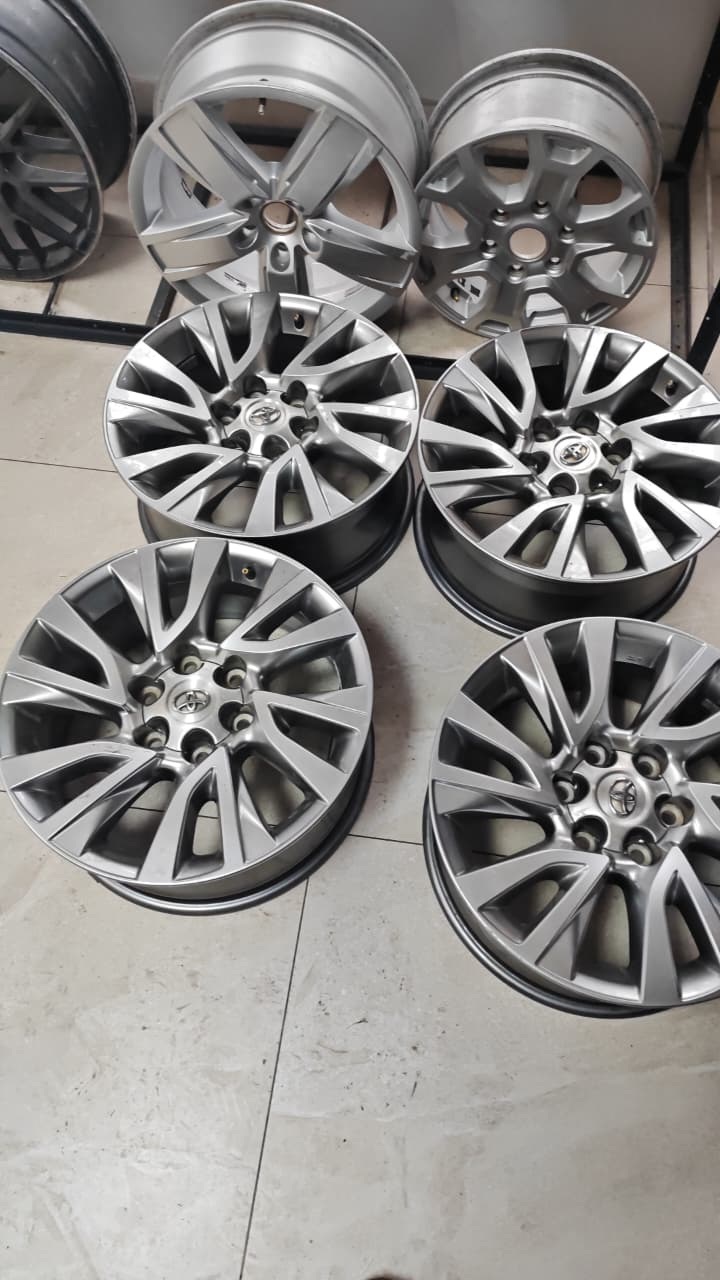 18inch Toyota Fortuner/Prado/Hilux original mags set - Private Seller 18inch Toyota Fortuner/Prado/Hilux original mags set - Private Seller