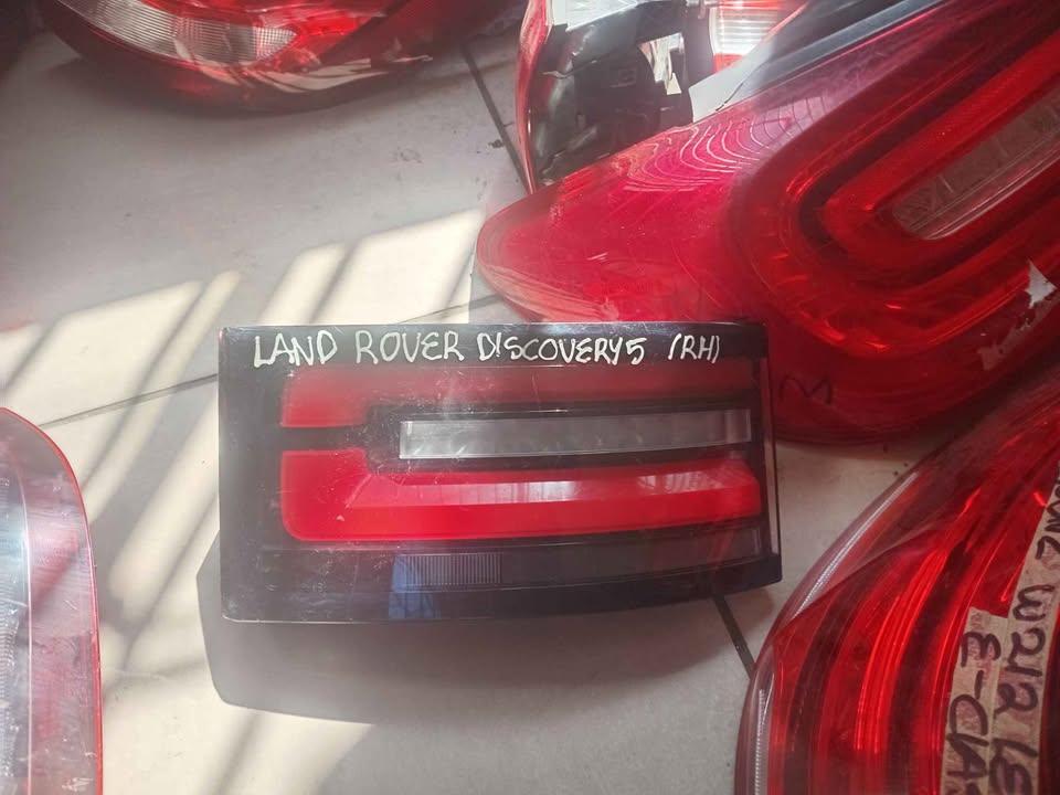 Land Rover discovery 5 taillight - Private Seller Land Rover discovery 5 taillight - Private Seller