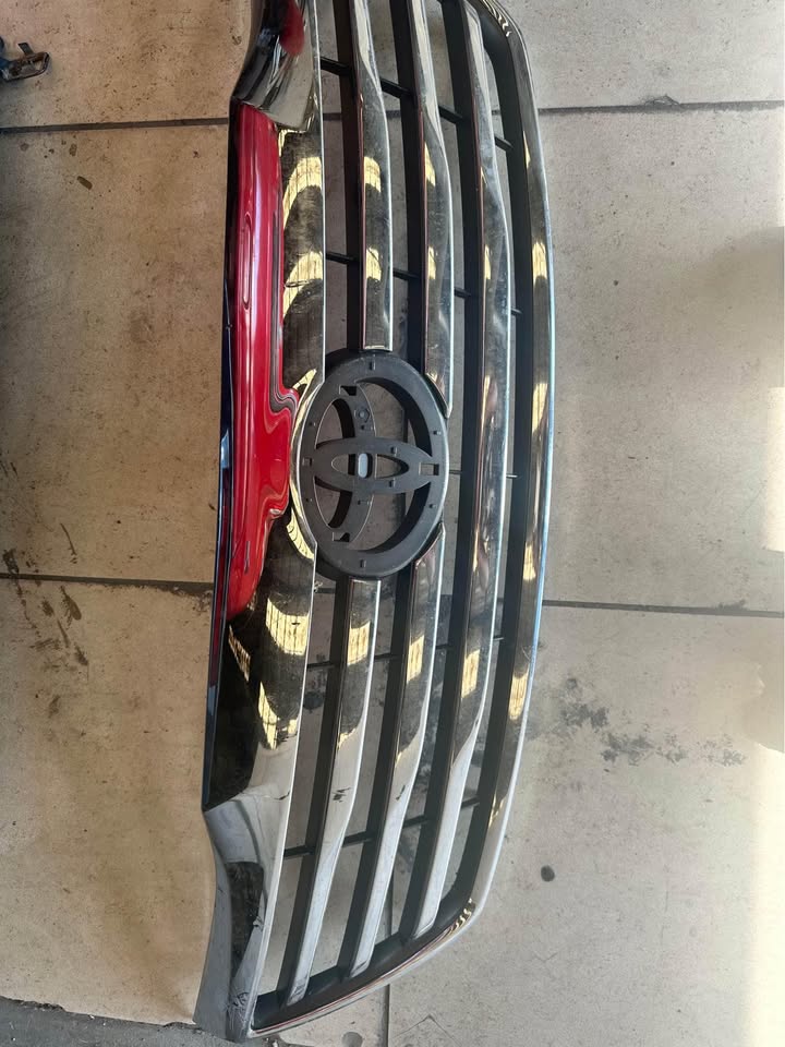 2015 Toyota fortuner chrome grill - Private Seller 2015 Toyota fortuner chrome grill - Private Seller