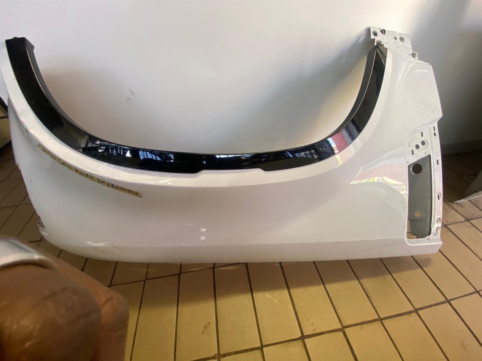 2022 LAND ROVER DEFENDER RIGHTSIDE FENDER FOR SALE AVAILABLE - Private Seller 2022 LAND ROVER DEFENDER RIGHTSIDE FENDER FOR SALE AVAILABLE - Private Seller