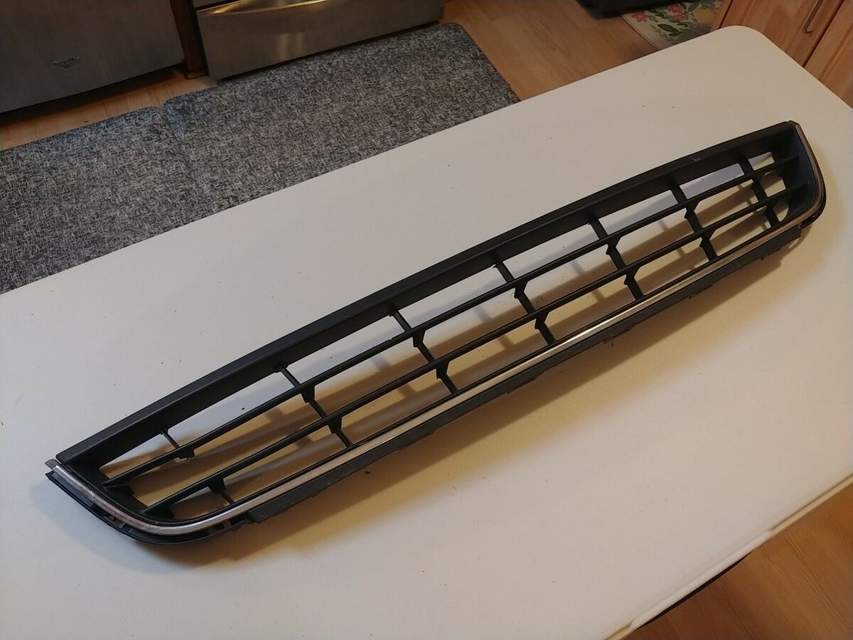 VW Jetta 6 Front Lower Bumper Grille 5C6 853 677 – OEM Replacement - Private Seller VW Jetta 6 Front Lower Bumper Grille 5C6 853 677 – OEM Replacement - Private Seller