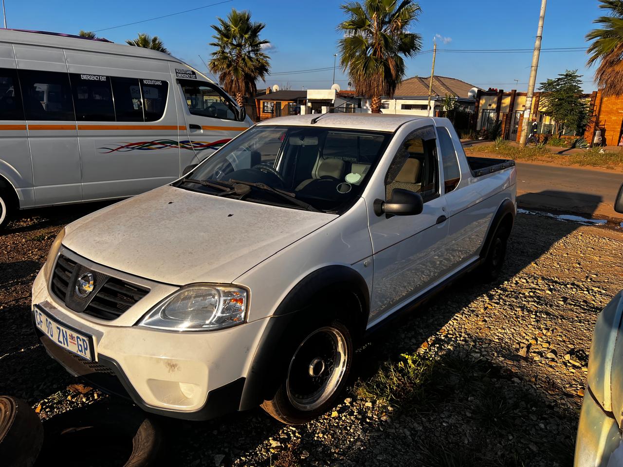 Np200 utility bakkie
