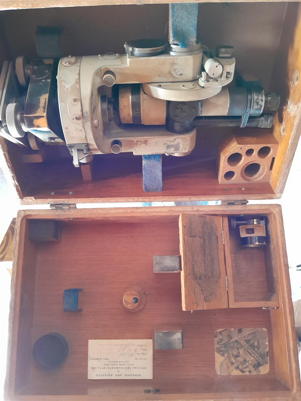 Tedioliet en dumpy level met Tripod,nog oorspronklik