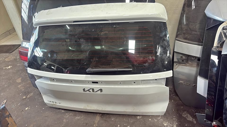 Kia Sonet tailgate - Private Seller Kia Sonet tailgate - Private Seller