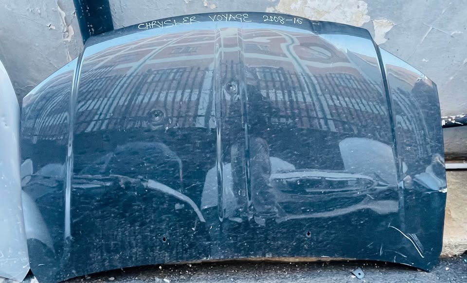 Chrysler Voyager bonnet - Private Seller