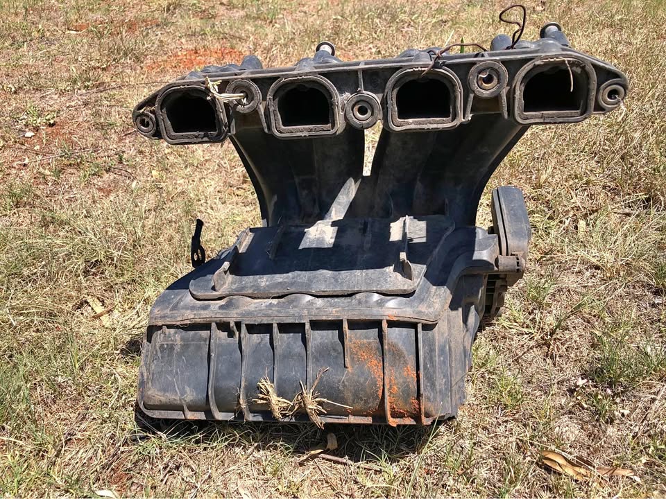 BMW E90 318i N46 Engine Intake Manifold for Sale - Private Seller BMW E90 318i N46 Engine Intake Manifold for Sale - Private Seller