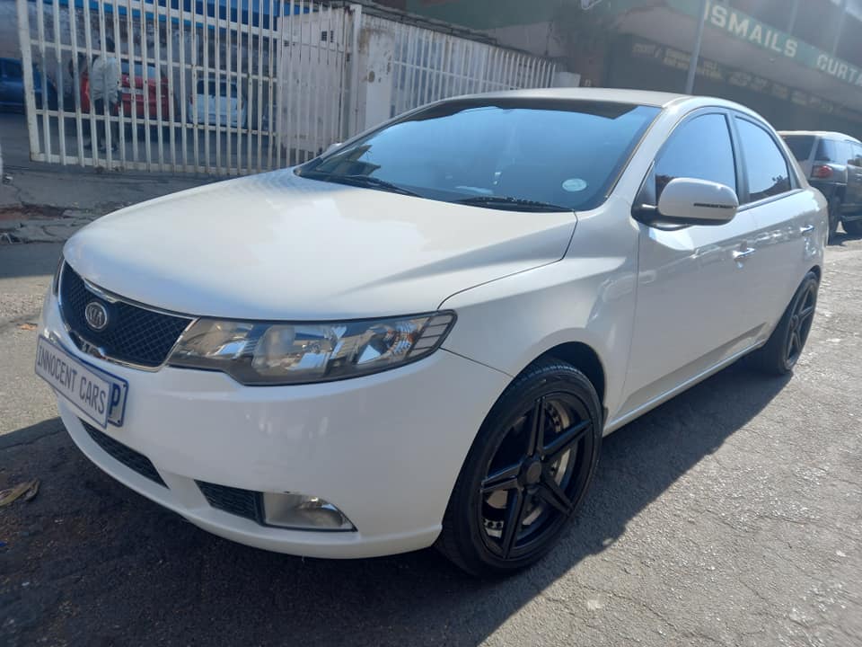 2014 KIA CERATO SEDAN 1.6 PETROL ENGINE MANUAL, WHITE COLOR