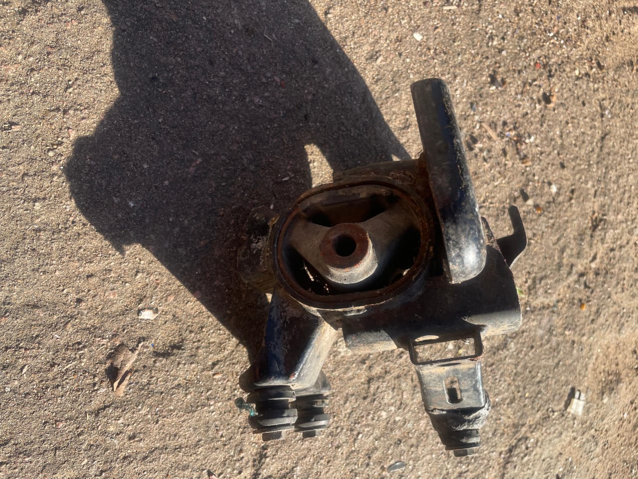 Toyota auris engine mounting - Private Seller Toyota auris engine mounting - Private Seller